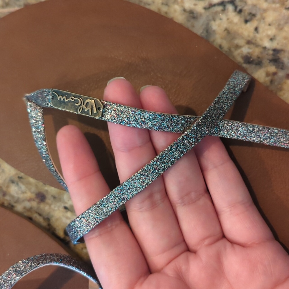 NWT 🌞 Volcom Sparkly Strappy Flip Flops - Discontinued By Brand